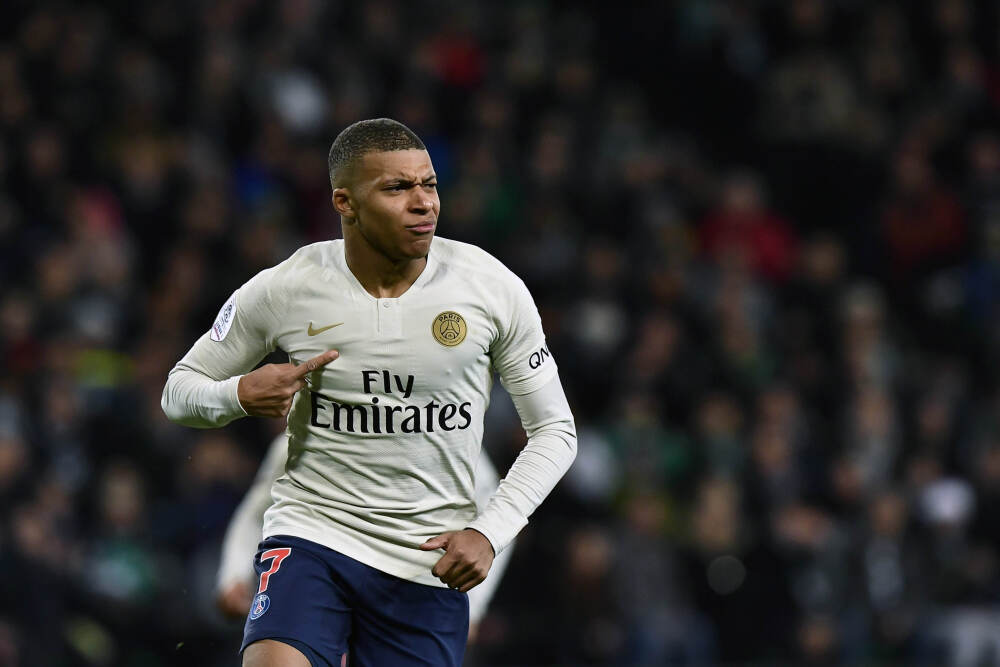 小米SU7火爆海外？国外大V狂夸小米，直言其将重塑汽车行业上限！